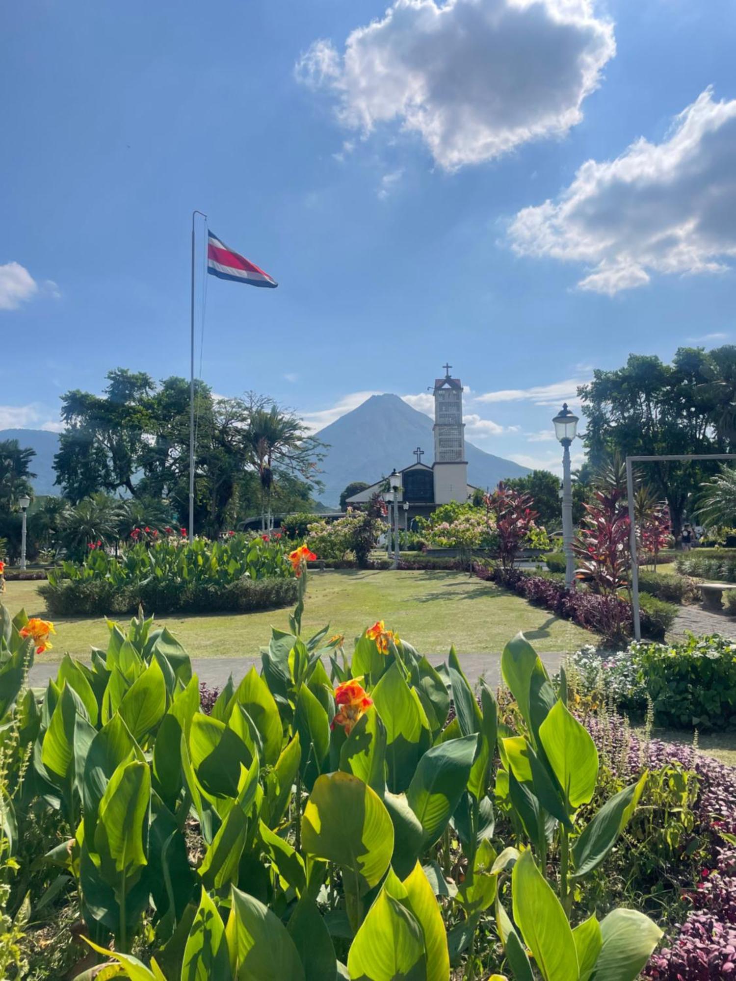 Hotel Tierra De Volcanes La Fortuna Buitenkant foto